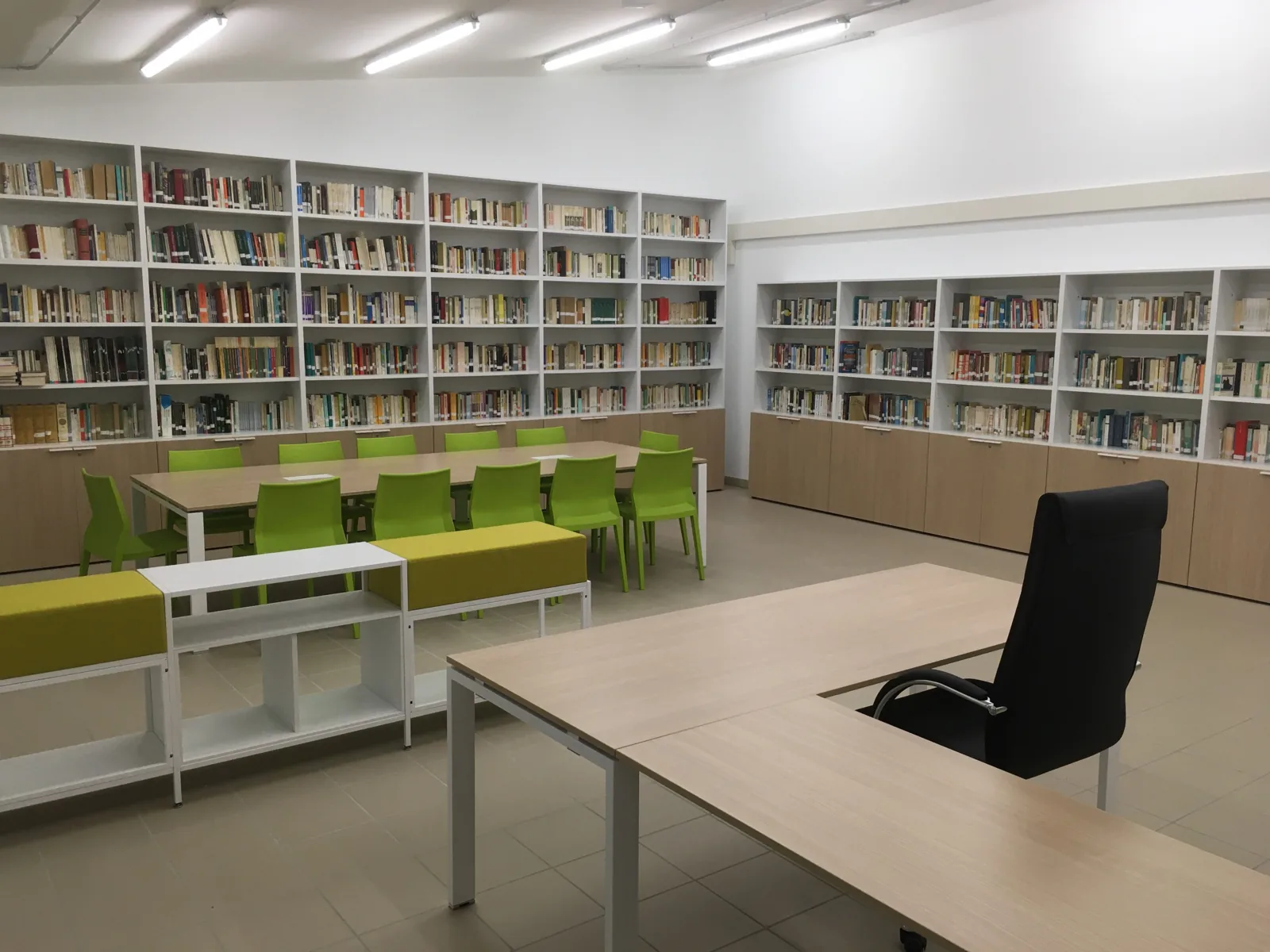 Biblioteca e spazio di studio, fotografia dal precedente sito Olipress